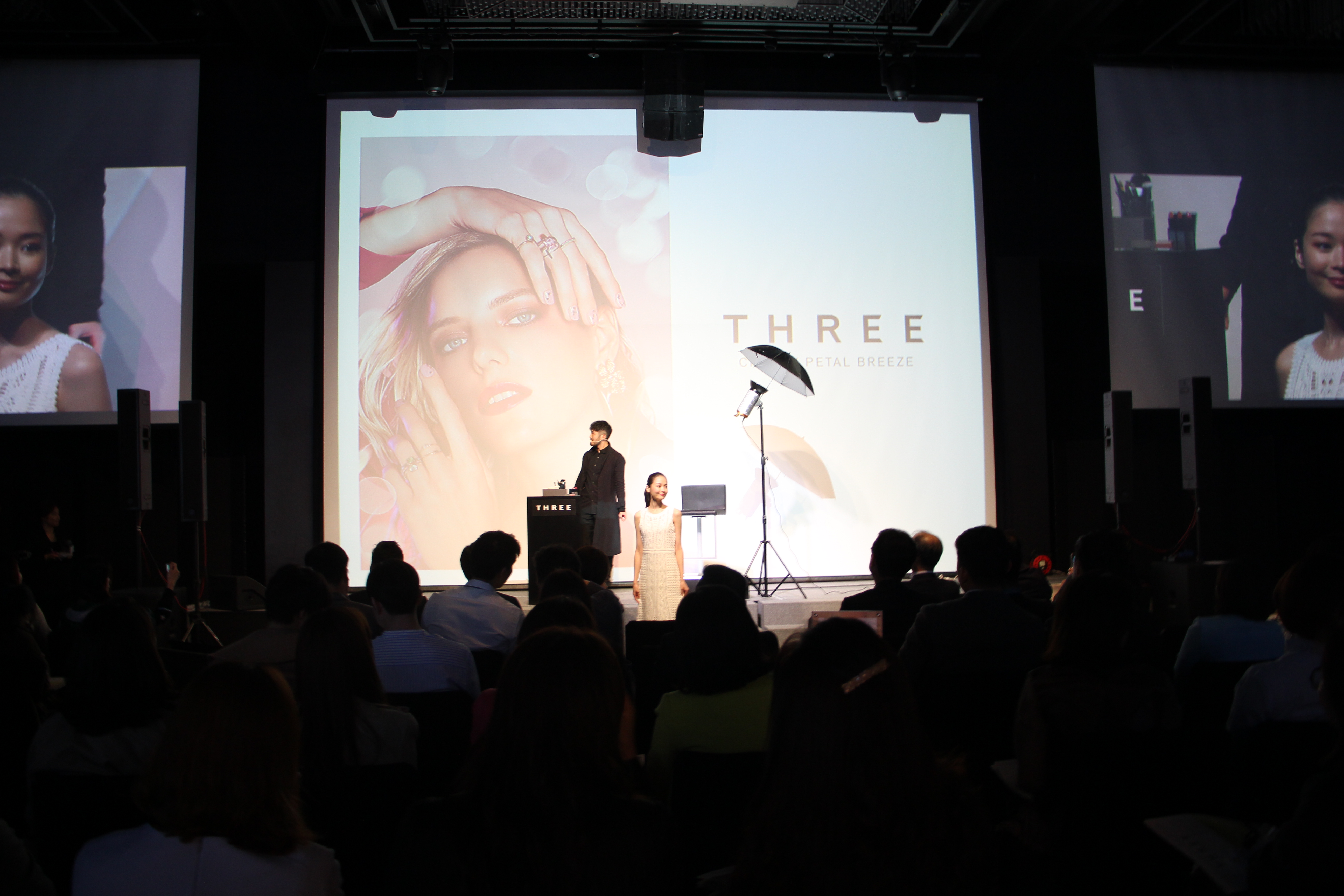 THREE
신제품발표회
